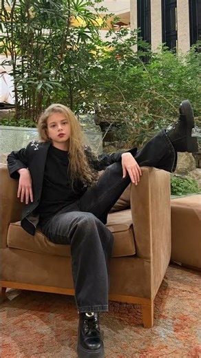 Surprise posing with Sofiya !!! #bybacademy #thanhhuyennguyen #daotaonguoimau #5g