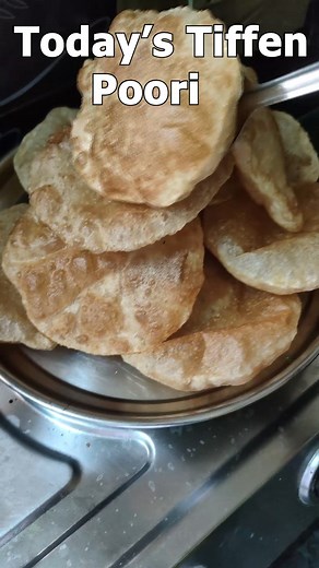 Todays tiffen poori #food #recipeoftheday #tiffen #cooking #instagramreel #fbreels #eatwell #Telangana #teluguvideos #followers | Sravs శ్రావ్స్
