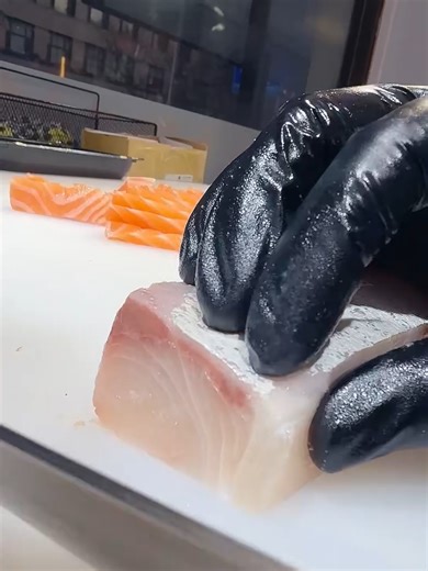 2cmの厚さのサーモンをどうやって切りますか？#刺身 #魚の捌き方 #サーモンさばき方 #サーモン刺身アレンジ #寿司刺身 #日本グルメ #海鮮好き #食べ歩き