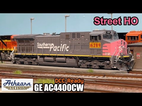 Street HO[TH] GE AC4400CW DCC Ready by GENESIS with DECODER DCC installation.