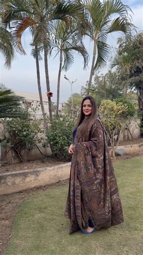 Real Life of Arshad Sisters on Instagram: "Love for winters and those cozy shawls 💙✨ @zeez_heritage sent me this beautiful shawl which I paired with @sunyahassun winter basics jora Absolutely loved how flowy and beautiful this shawl is. Use promo code ZeezxZaina10 to place your orders at @zeez_heritage and get 10% off on your first order."