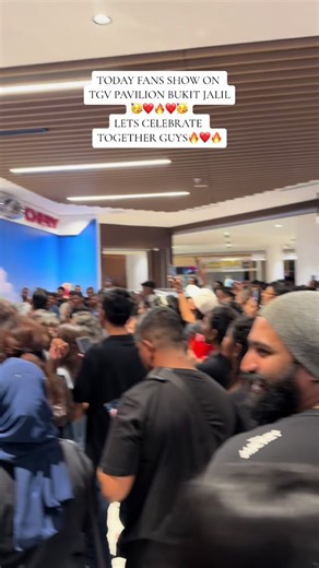 TODAY THE REAL GOAT FIRST DAY FAN SHOW ON TGV BUKIT JALIL PAVILION SAMBAVAM BY THALAPATHY DIE HARD FANS❤️😍❤️THE CELEBRATION WAS ON FIRE FOR OUR THALAPATHY ON THERE 🥳❤️🔥❤️🥳SPECIAL THANKS TOO @DAK EVOLUTION TRADING @tgvpavilionbukitjalil #fypシ゚viral #vijayfansofficialsquad #tgvbukitjalil #thalapathyvijay #celebrity #fyppppppppppppppppppppppp #viralvideo #100kviews #thalapathyfan #firstdayshow #thegreatofalltime #thalapathy #ImpianMuTikTokAwards #fypシ #kongsibersama #viralgo #2millionviews #ggt