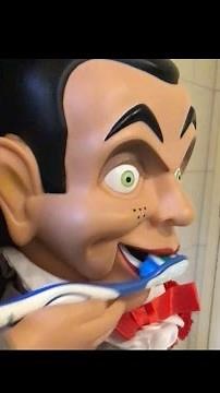 Living Dummy Slappy’s morning routine.Brushing teeth & ASMR.Goosebumps.Slappy & Danny Living Dummies