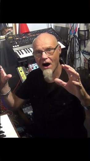 Why I Chose the Minimoog Over the Behringer Poly D Moog #Minimoog #BehringerPolyD