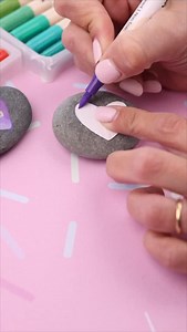 24K views · 12K reactions | Easy Valentine’s Craft Idea. Painting on rock using acrylic markers ❤️ | LuluMake | Facebook
