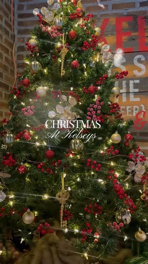 Kelseys Woodbine & Hwy 7 on Instagram: "It’s beginning to look a lot like Christmas at Kelsey’s 🎄🎁 Bring your crew, book your holiday party, and celebrate the season with great food, great drinks, and even better company. We’re ready when you are ✨ . . . . . #holidays #christmasbar #holidayseason #festiveseason #localbusiness #markhamfoodie"