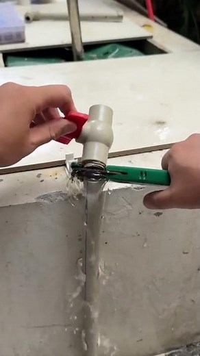 The process of installing a tap on a PVC pipe is simple, fast and practical.