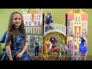 Princess Story: Horseback Riding Day in Ever After High Castle School with Disney Descendants Toys