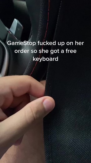 The GameStop employees where probably high, this keyboard is mad expensive 😂#gamestop #gamestopemployee #fypシ #pcgaming #couplegamer