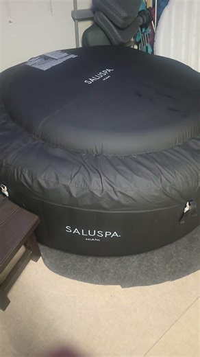 SALUSPA MIAMI HOT TUB