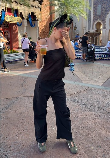 Explore the World: Computer Adventures 🌎♥️🐭🥂