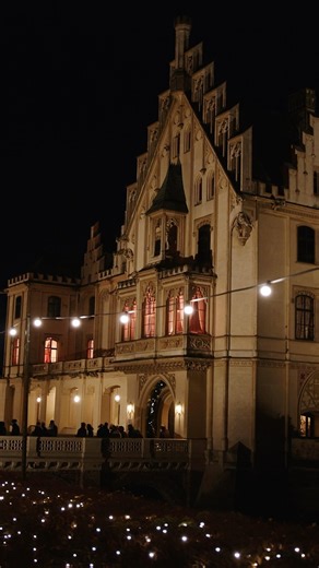 You Me Grafenegg Advent = ❤️ GRAFENEGG ADVENT 🗓️ 05/12 bis 08/12/2025 ⏰ Täglich von 10 bis 19 Uhr 🚌 Für eine umweltfreundlichere Anreise nutzen Sie unseren Bustransfer ab Wien, unseren gratis Bahnhofs-Shuttle und Fahrgemeinschaften via DOMINO App! Das gesamte Programm finden Sie unter grafenegg.com/advent 👉 Sichern Sie sich jetzt Ihre vergünstigten Eintrittskarten, um Wartezeiten vor Ort zu vermeiden! 🎟️ #Grafenegg #GrafeneggAdvent #Christkindlmarkt #Weihnachtskonzerte #TonkünstlerOrchester 