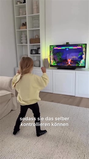 VTech Lernspielzeug on Instagram: "Tanzen, Hüpfen, Lachen & Lernen – alles gebündelt in einer kleinen Konsole. Und dank 3 Schwierigkeitsstufen wird es nie langweilig. 🤩 Endlich sinnvolle Bildschirmzeit Endlich Spaß am Lernen Endlich regelmäßige Bewegung im Wohnzimmer Dein Kind wird LeapMOVE lieben! 💚 Jetzt bestellen 🚀 https://www.smythstoys.com/de/de-de/spielzeug/vorschule/vtech/vtech-baby-und-kleinkind/vtech-leapmove-spielkonsole/p/249204 #vtech #leapmove #vtechlernspielzeug #learningwithmot