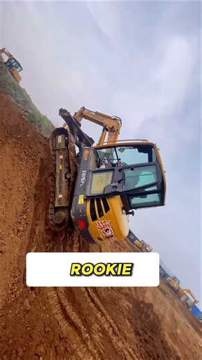 Why Most New Excavator Operators Get Hills Wrong 😳🚧