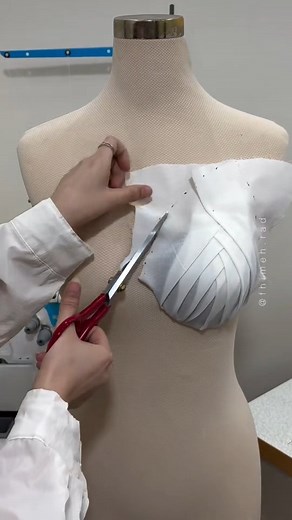 4K views · 11K reactions | Draping techniques Video credit @fhimeh.rad Thank you @fhimeh.rad it beautiful  #tailors #sewingtutorials #drapingtechnique #drapingstyles #sewinglessons | Rukylawalstores | Facebook