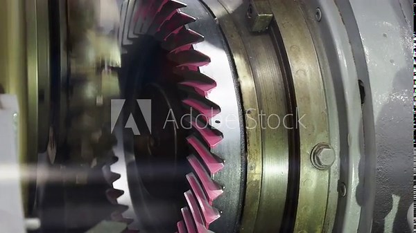 車の部品の歯車を製造工程の様子