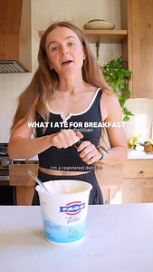 I apologize for the amount of times I said breakfast in the first 10 seconds 🙂 How to build a balanced breakfast ⬇️ 1. Choose a protein 🍳 Eggs, greek yogurt, cottage cheese, protein powder, etc 2. Choose a carb 🥔 Fruit, bread, potatoes, etc 3. Choose colorful 1-2 produce 🍓🫐🫑🍅🍊 Berries, apples, pears, kiwi, oranges, bell peppers, tomatoes, etc 4. Garnish or cook with healthy fats 🥑 Avocado, egg yolks, full fat dairy, chia seeds, flaxseed, etc 💬What’s your go to breakfast at the moment? 