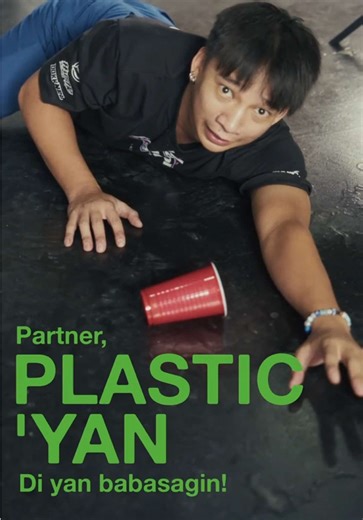 RED CUPS: POV: You’re a drama queen. 👑 Di na kailangan ng mala-Matrix dive, Ka-Partner! Relax, plastic ’yan. ✋🛑 No more