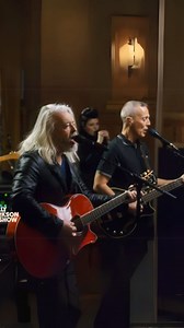 707K views · 10K reactions | Os anos 80 foram inesquecíveis no mundo da música! 殺✨ Dá uma olhada em como esses artistas maravilhosos estão! | 102.3 FM | Facebook