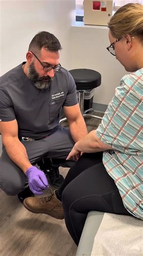 Not All Knee Injections Are the Same. Precision matters. Ultrasound-guided knee injection = real-time visualization, better accuracy, and improved safety. Not for everyone. Always risk vs benefit. Educational content only — not medical advice. #kneepain #painmanagement #sportsmedicine #painrelief | Dr Painkiller