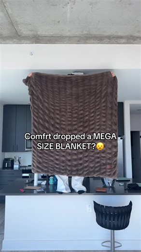 Dude look at it in my living room lol #comfrt #dreamerblanket #comfrtblanket @Comfrt