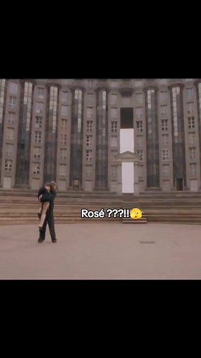 Rosé's Stunning Performance of Number One Girl