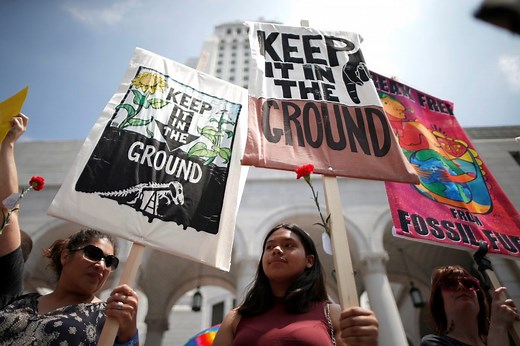 News Wrap: EPA finds fracking can contaminate underground water in some cases