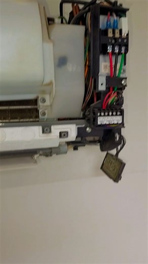 Akruti Engineering & Refrigeration on Instagram: "Daikin VRV Split AC Troubleshooting PCB BOARD Repair 🔥✅💯💪 #ac #airconditioner #hvacrepair #vrv #aircondinstallation #acservice #actechnician #daikin #bluest #package"