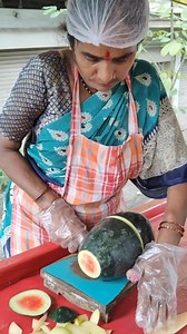 Hardworking aunty selling fruit chat | Foodie Manus