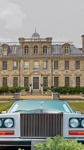 The Rolls-Royce Watch – by CORUM Where mechanical mastery meets automotive legend. In 1976, the world’s most celebrated automobile inspired one of CORUM’s most iconic creations: the Rolls-Royce watch. The model featured an 18kt white gold case replicating the signature radiator grille of the Rolls-Royce Camargue, concealing an ultra-flat, hand-engraved skeleton movement, revealed through a sapphire crystal caseback. CORUM offered two interchangeable grille versions: one mounted on the sapphire g