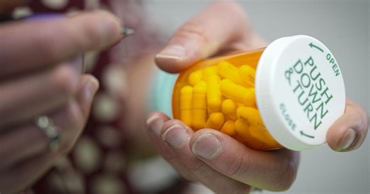 Bill expanding access to discounted drugs in Illinois awaits House action