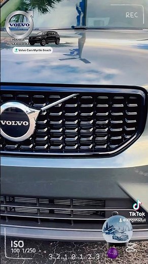 2026 new Volvo xc40 in the dark theme forest Lake Green ￼mild hybrid B4 FWD
