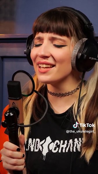 Apogee Hype Mic Review: Tiny But Mighty Microphone for Musicians & Podcasters