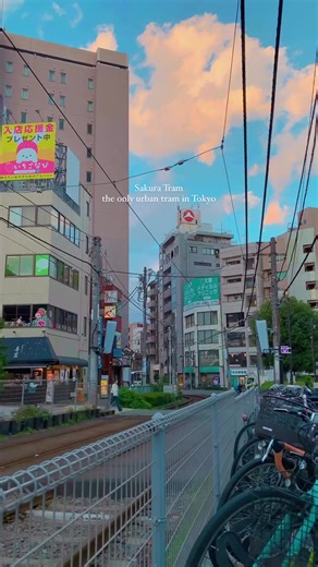 🌸🚃 Sakura Tram, the only urban tram in Tokyo 🇯🇵. 🎥 @wangxiaolangman | Photography In Japan