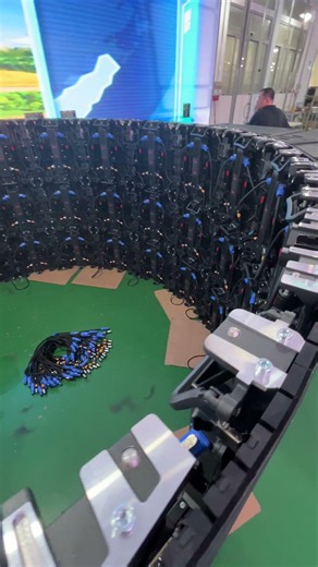 Rental LED Screen be made to any shapes with soft module design!
