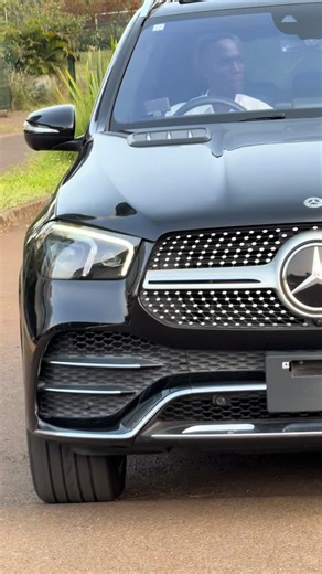 🇩🇪2019 MERCEDES BENZ GLE 400D WITH PANORAMIC SUNROOF 🇰🇪Price 12,650,000 ✅INQUIRE / DM 0701128886 ✅CASH ✅BNK FINANCING( DEPOSIT 2.6M) ✅TRADE IN PERFORMANCE FEATURES 3000cc Turbo 6 in Line Diesel Engine 4 Wheel Driven 4 Matic 9 speed automatic with paddle shifters Power Output 330HP Torque 700NM INTERIOR FEATURES Anline Nappa ventilated leather seats Wood trimming Mercedes-Benz CoMMand infotainment system with 7 speaker Audio,USB support, Sd Card port,Bluetooth,DVd player Fully powered seat Co