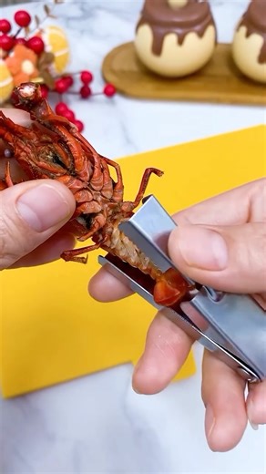 Kitch & Cozy | 🦞 Crawfish Assassin! Shells Gone in 3 Sec ▫️ Lever-action cracker ▫️ Food-grade oil-proof ▫️ Tail-grip & vein-remover Spicy crawfish →... | Instagram