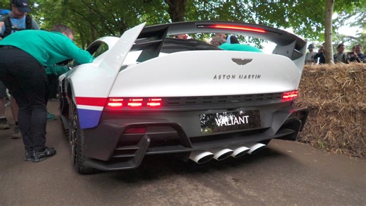 Aston Martin Valiant conquista il Goodwood Festival