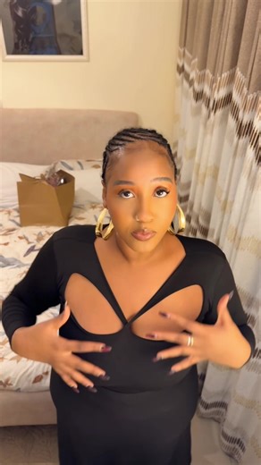 1-j’utilise le sopalin car c’est plus résistant ça ne risque pas de me faire des morceaux morceaux blanc et ça tient bien 1-J’ai pas essayé le talc car j’ai peur que ça ne me fasse des résidus blancs en cas de transpiration mais je vais essayer voir . 3- vous avez le même problème ? Si oui vos solutions Bisou 😘 #tiktok #guineenne224🇬🇳 #pourtoi #astucetiktok #transpiration