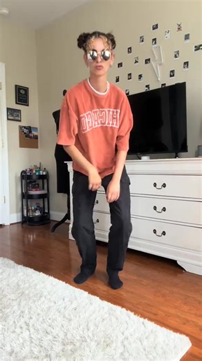 does modeling count as sport 😩 #fyp #foryou #trend #viral #pose #model #deaf #deafcommunity #lgtbq | Jacelyn fincher