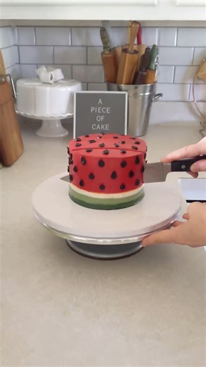 cutting a 6 inch round cake-16 servings. #cakedecorating #cakeshorts #rockwalltx #caketutorial