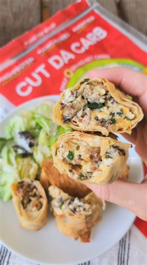 🥢 Stuffed Mushroom Egg Rolls!……These are next level — crispy, cheesy, and packed with flavor. A perfect snack or appetizer that tastes indulgent but keeps things lighter. ❤️👉 ….What side would you serve these with, a fresh salad or a warm cozy soup?……📌 Full recipe in the comments.#CutDaCarb #CutDaCarbRecipes | Cut Da Carb