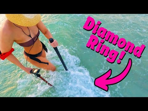 She Found Diamonds!!!! Beach Metal Detecting