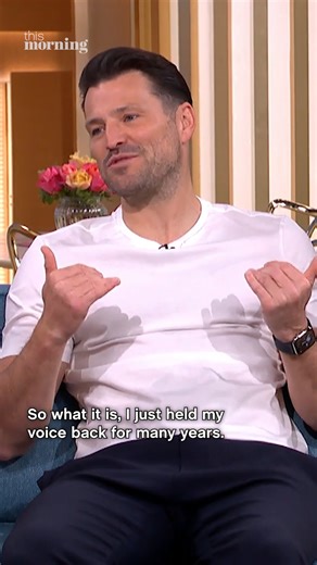 Mark Wright pulled the ultimate friend card when he got Olly Murs to do this... 👀🎤 | This Morning