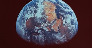 Czarna skorupa i unoszące się nad nią opary siarki. Tak wyglądała Ziemia na początku swego istnienia