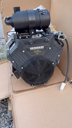 We got a Briggs Vanguard 35hp Big Block from Small Engine Warehouse, one of the largest Briggs dealers in America, for our next buggy build. It #redbeardsgarage #smallenginewarehouse #briggs #briggsandstratton #bigblock #enginebuild #buggybuild | Red Beards Garage