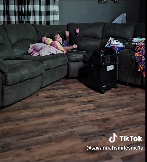 #servicedog #servicedoglife #servicedogsoftiktok #dog #dogsofttiktok #EpilepsyAwareness #medicallycomplex #epilepsy #smc1a #SupportEpilepsyResearch #rarediseaseawareness #CureSMC1A