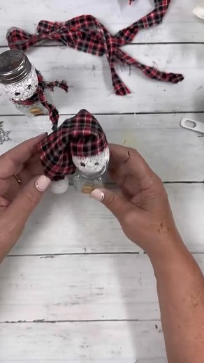 Let’s make a snowman with Dollar Tree salt and pepper shakers ⛄️ do you like them? | Refresh Restyle by Debbie Westbrooks