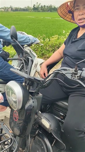 Bác ơi cho cháu hỏi nhà anh thanh ở đâu bác
