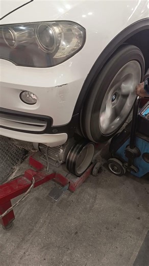 Wheel balancing of BMW x7 #mechanic